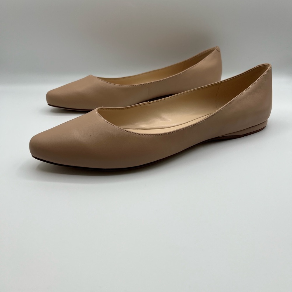 Nine West‎ Tan Flats with Sleek Pointed Toe